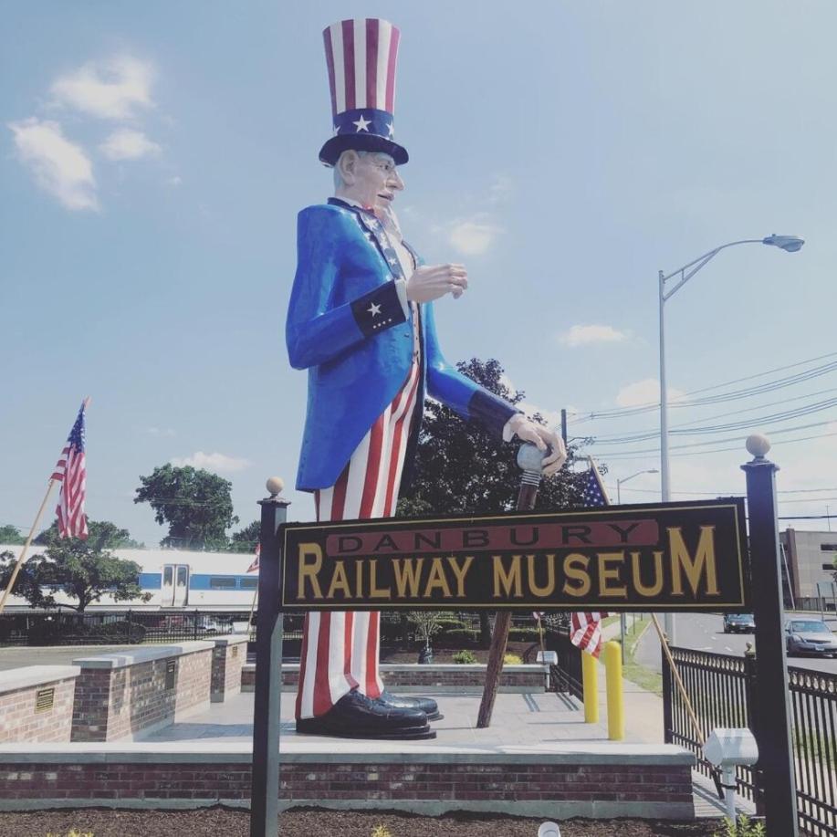 Welcome To Hat City Danbury, A Suburban Retreat Ngoại thất bức ảnh