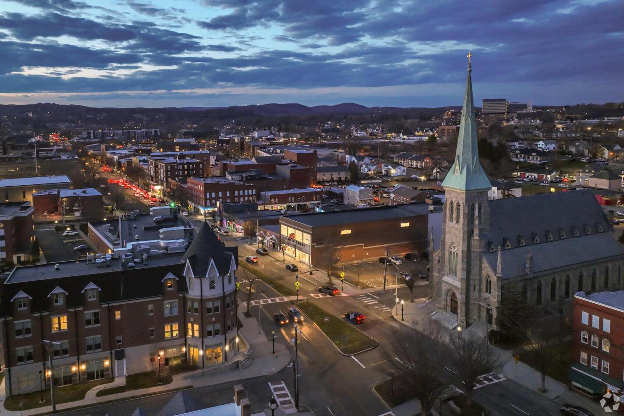 Welcome To Hat City Danbury, A Suburban Retreat Ngoại thất bức ảnh
