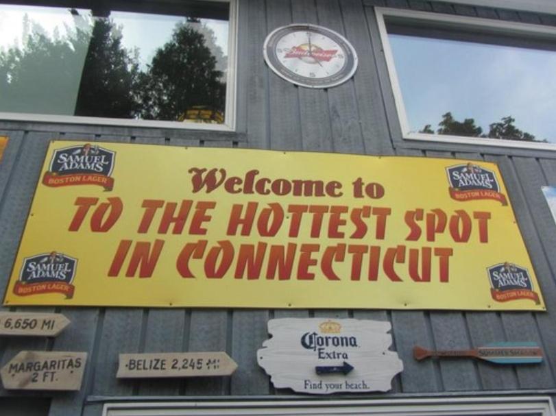 Welcome To Hat City Danbury, A Suburban Retreat Ngoại thất bức ảnh