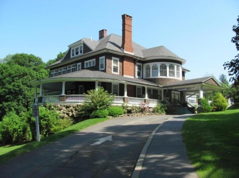 Welcome To Hat City Danbury, A Suburban Retreat Ngoại thất bức ảnh