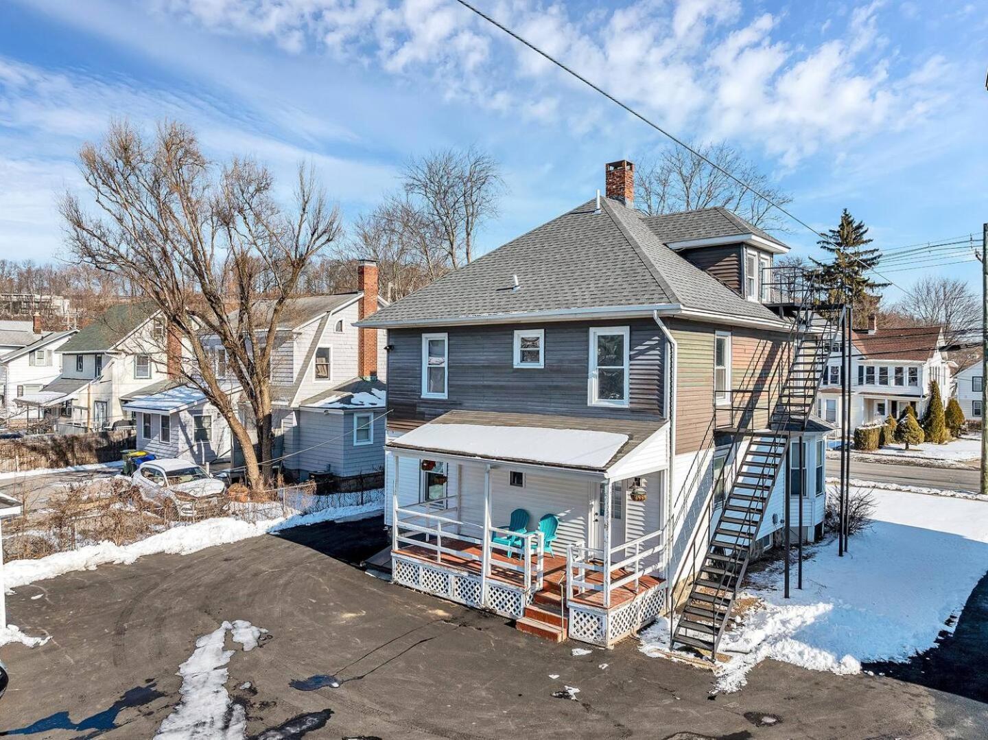 Welcome To Hat City Danbury, A Suburban Retreat Ngoại thất bức ảnh