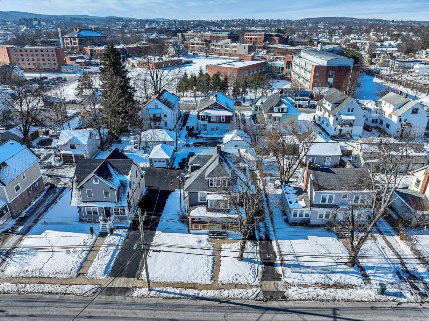 Welcome To Hat City Danbury, A Suburban Retreat Ngoại thất bức ảnh
