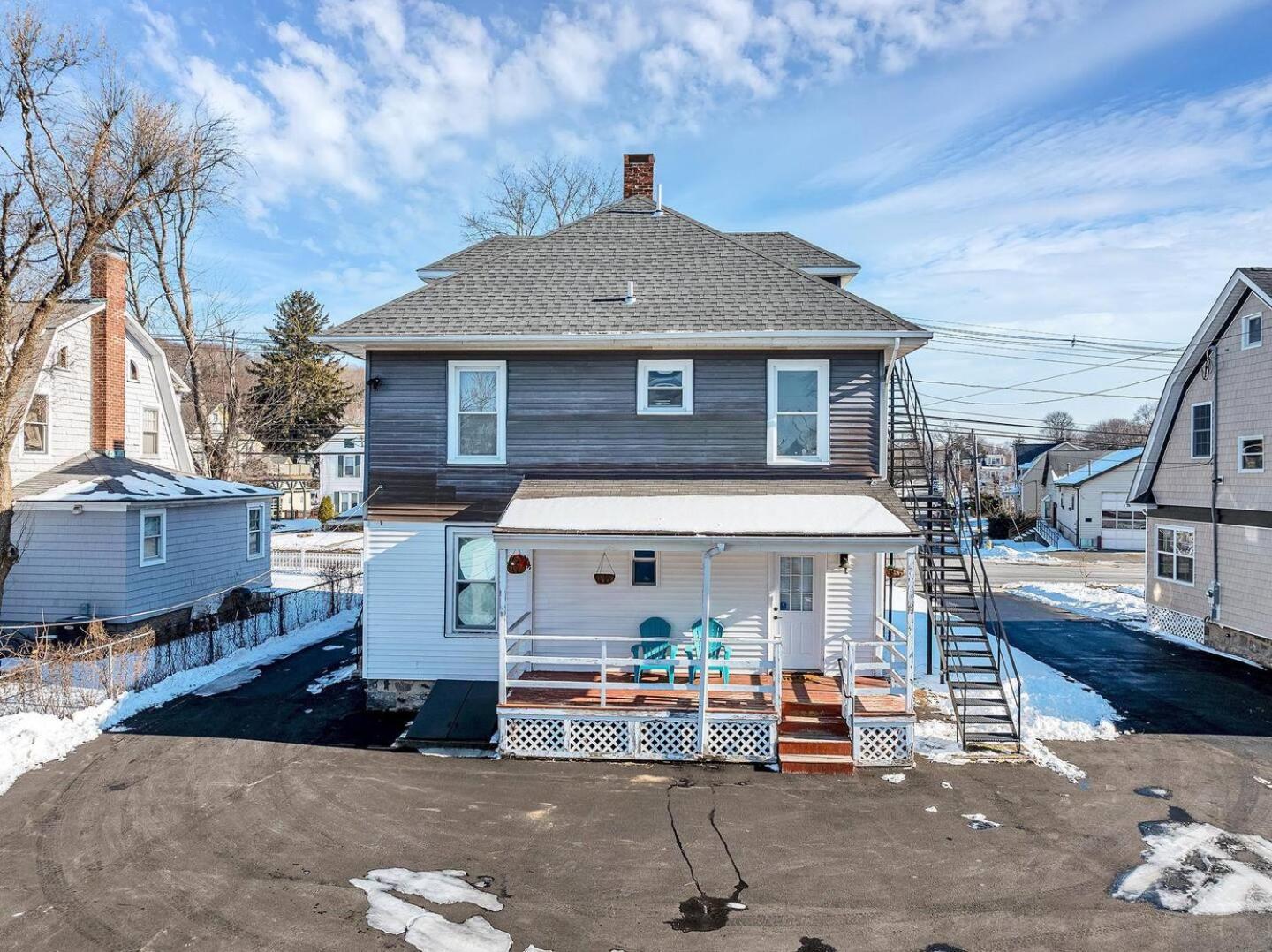 Welcome To Hat City Danbury, A Suburban Retreat Ngoại thất bức ảnh
