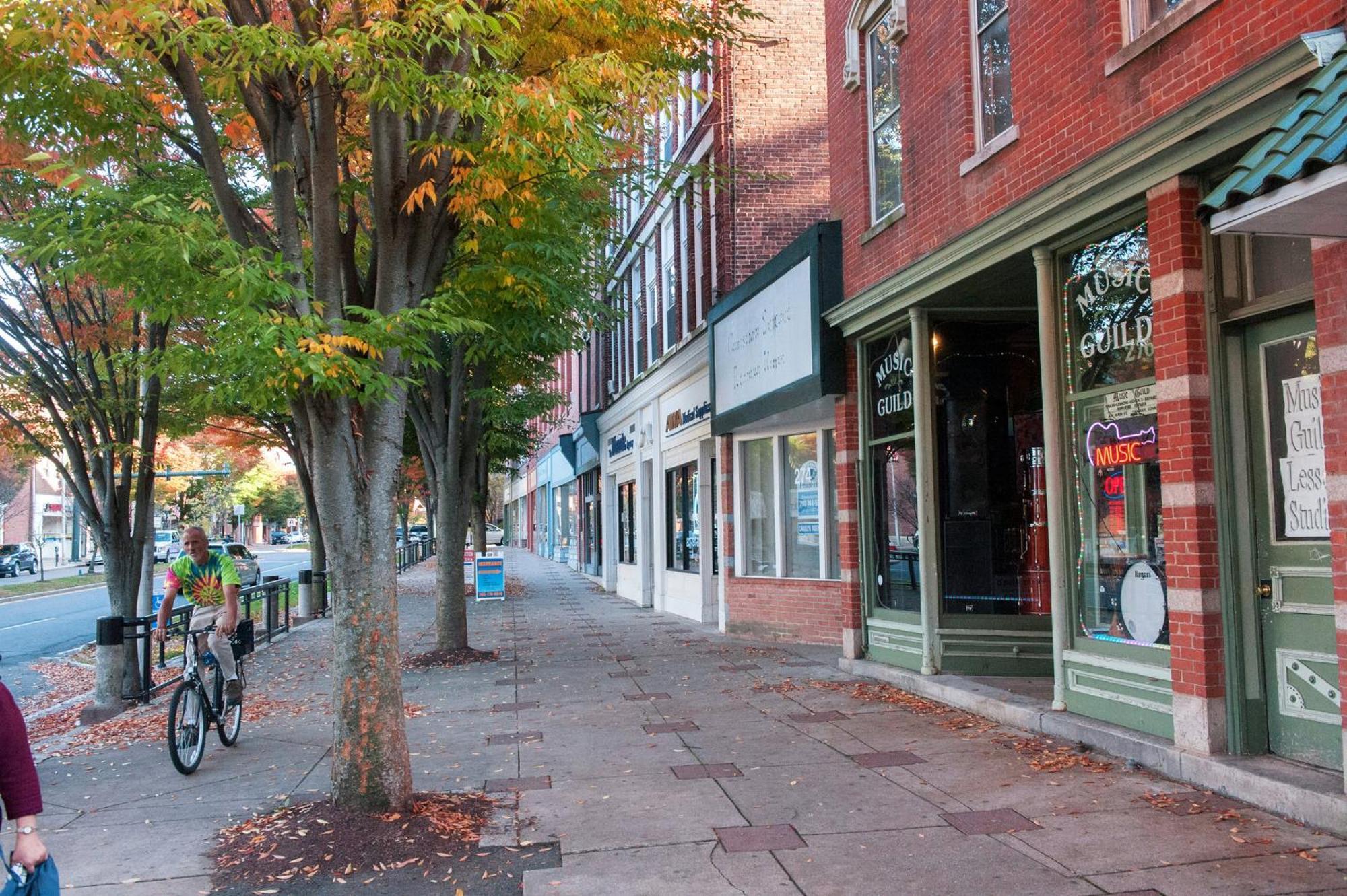 Welcome To Hat City Danbury, A Suburban Retreat Ngoại thất bức ảnh