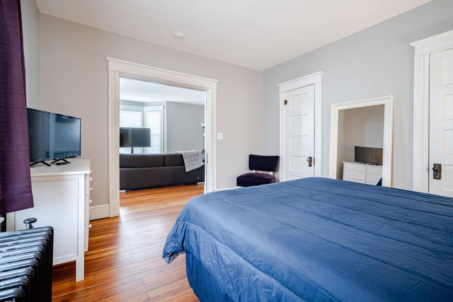 Welcome To Hat City Danbury, A Suburban Retreat Ngoại thất bức ảnh