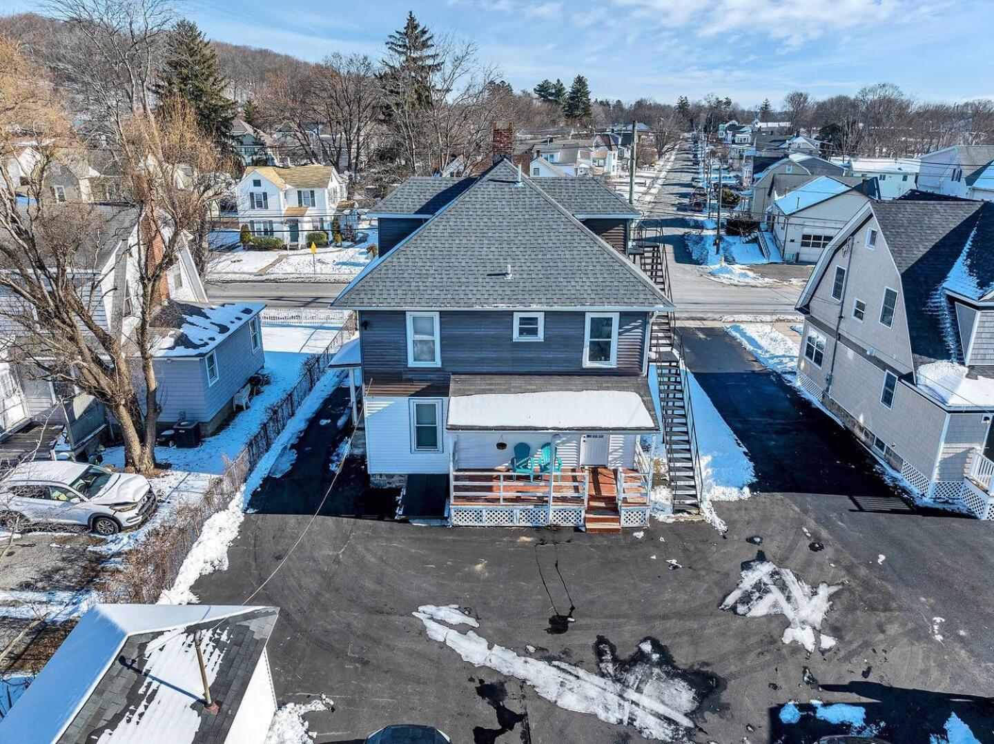 Welcome To Hat City Danbury, A Suburban Retreat Ngoại thất bức ảnh
