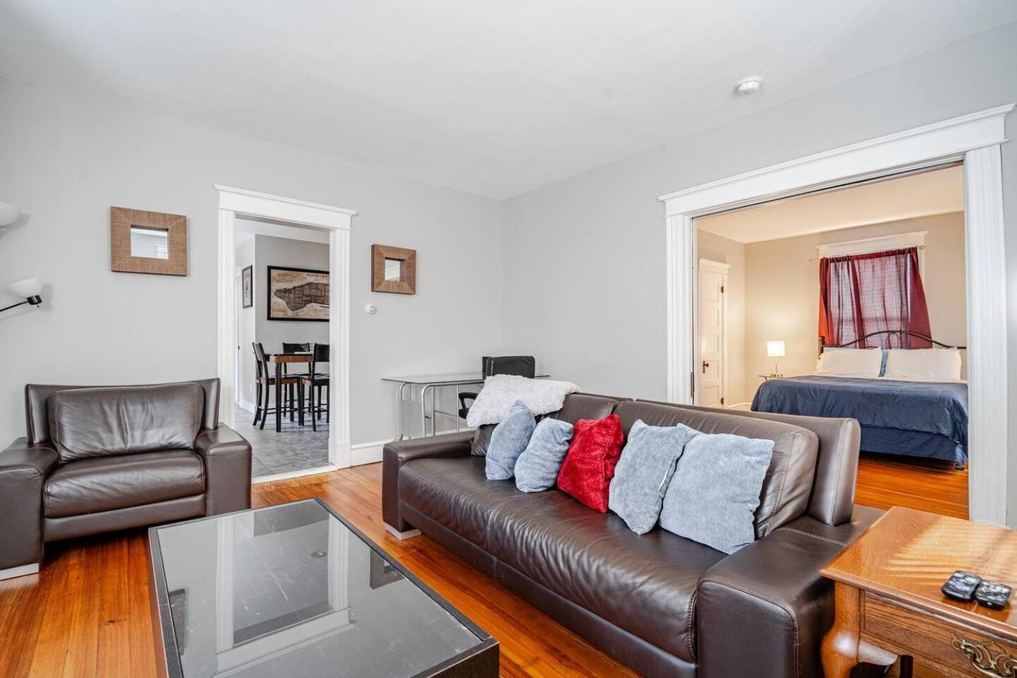 Welcome To Hat City Danbury, A Suburban Retreat Ngoại thất bức ảnh